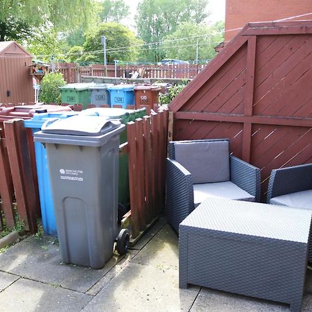 Cosy 2 Bed With Parking Near Piccadilly, Etihad Stadium And Coop Live Sleeps Up To 5 Villa Manchester Bagian luar foto