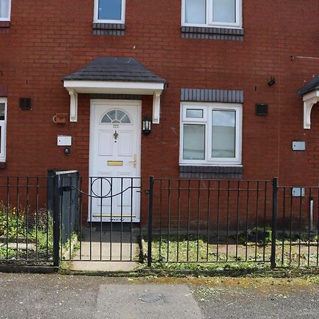 Cosy 2 Bed With Parking Near Piccadilly, Etihad Stadium And Coop Live Sleeps Up To 5 Villa Manchester Bagian luar foto