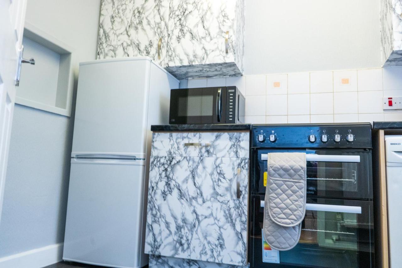 Cosy 2 Bed With Parking Near Piccadilly, Etihad Stadium And Coop Live Sleeps Up To 5 Villa Manchester Bagian luar foto