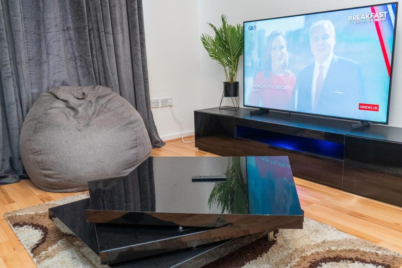 Cosy 2 Bed With Parking Near Piccadilly, Etihad Stadium And Coop Live Sleeps Up To 5 Villa Manchester Bagian luar foto